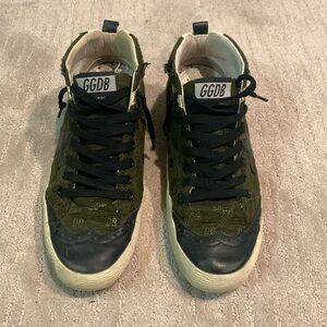 A little worn in authentic golden goose sneakers, size 8